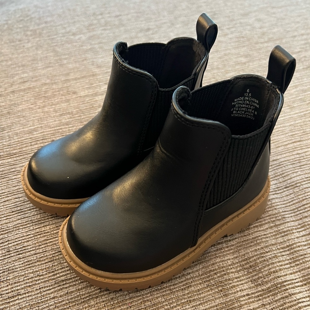 Old Navy Faux Leather Chelsea Boots - NWOT size 6